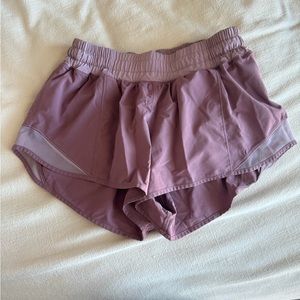 Lululemon hotty hot short 2.5’ size 6